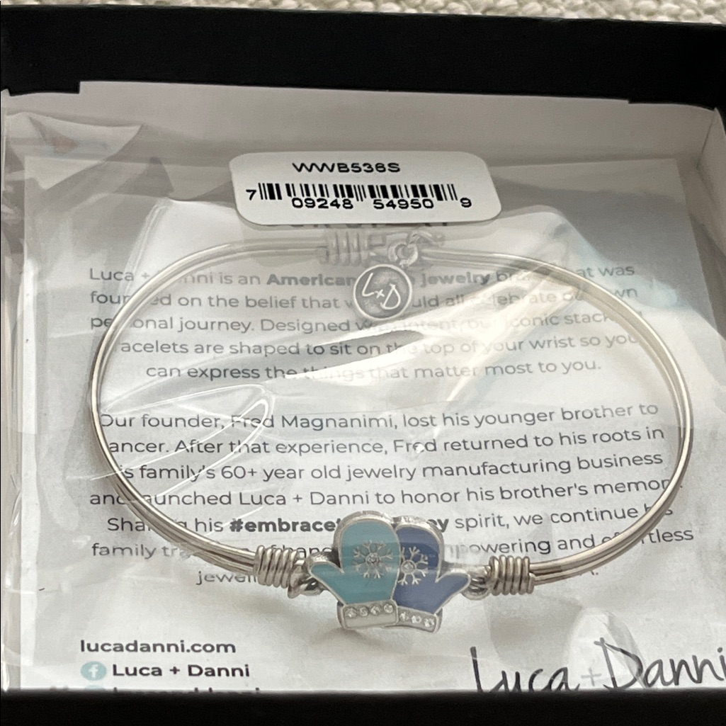 Luca Danni Silver Bracelet With Blue And White Mittens Charm 12$